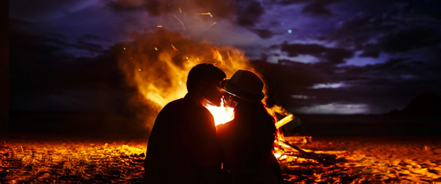 A Noite na Praia - Conto Erótico